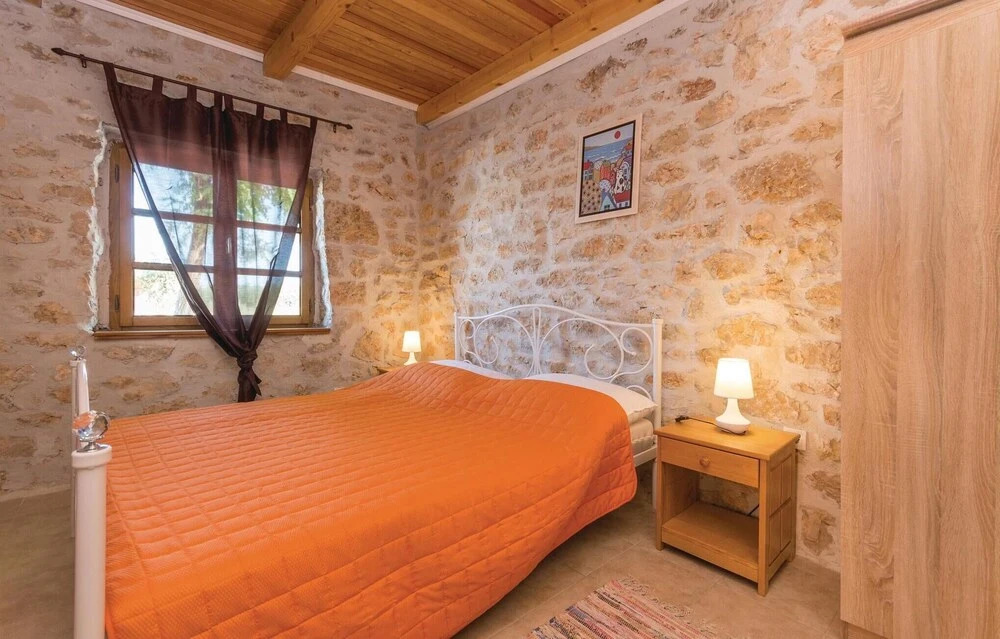 Stunning Home in Lisane Tinjske With 2 Bedrooms, Wifi and Outdoor Swimming Pool