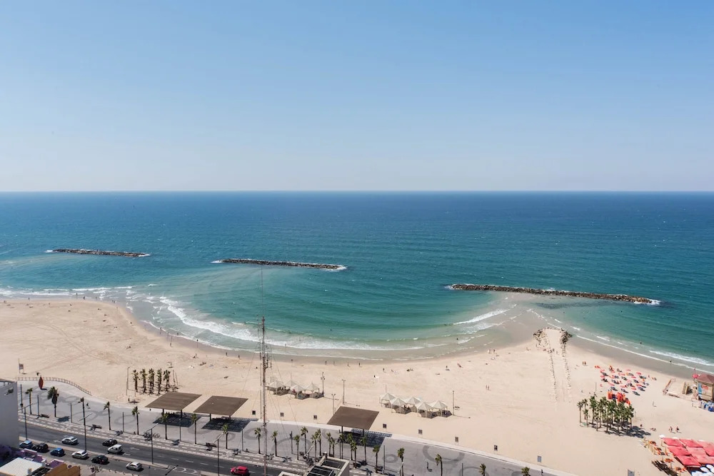 Luxurious Apt W Panoramic Sea View - 75m