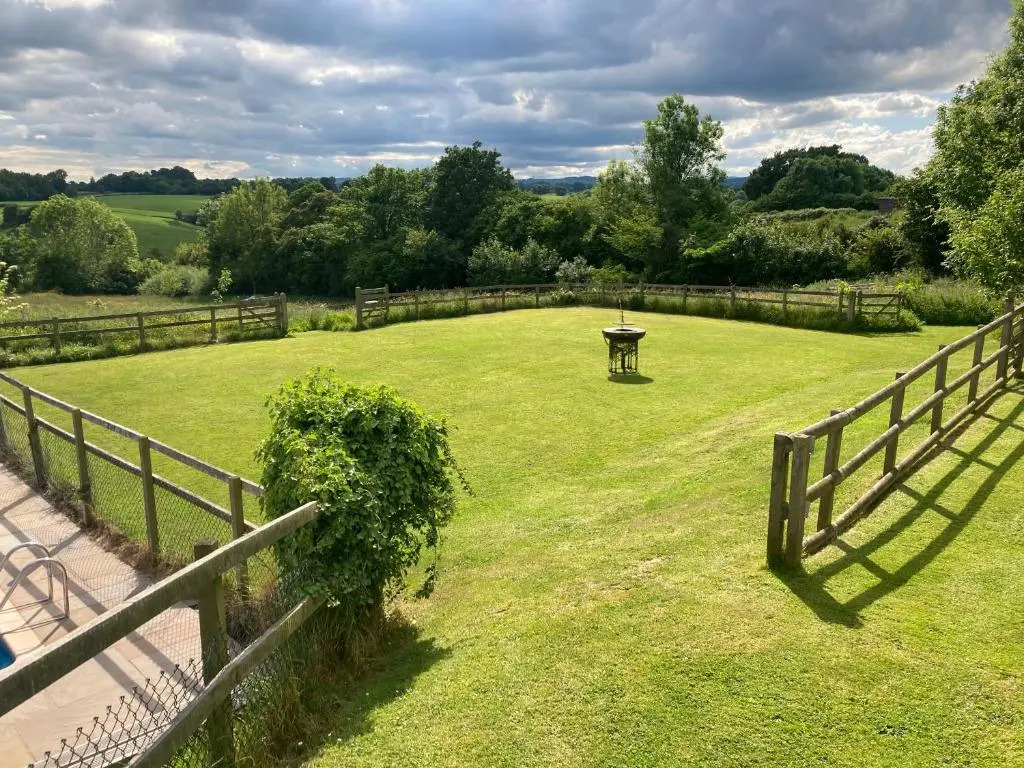 The Shepherd's Hut with seasonal Swimming Pool