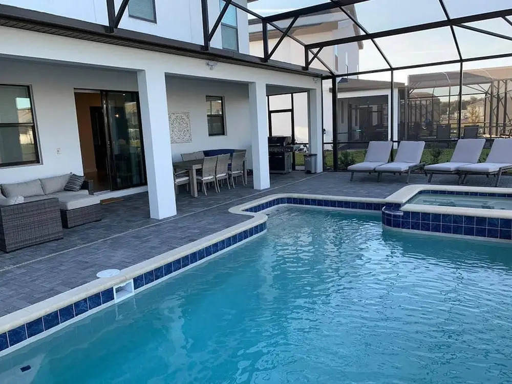 Gorgeous Single Home With Pool and Game Room Sl2953