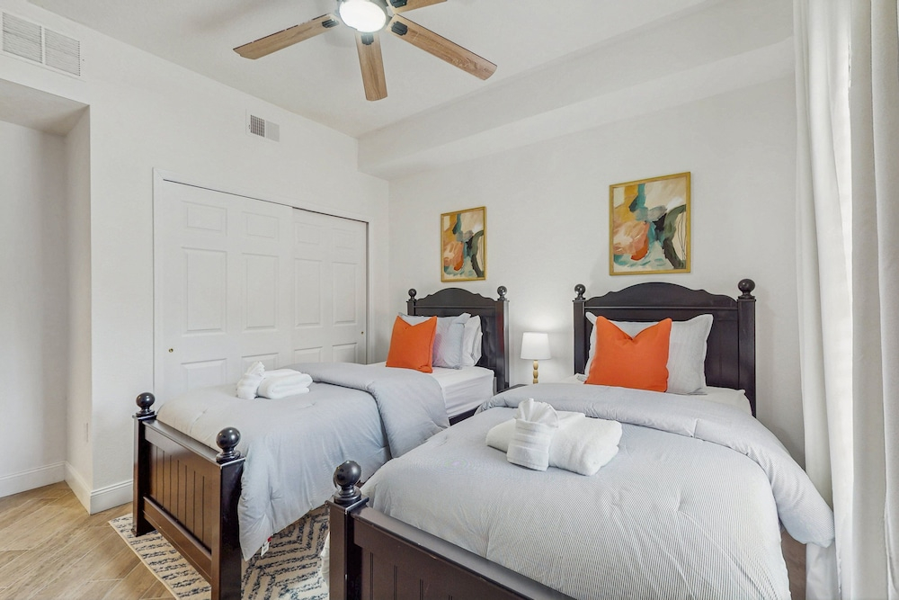 Dog-friendly Condo With Gym, Wifi, Balcony - Close to Theme Parks