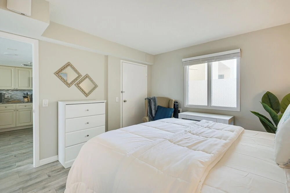 Gulf-view Balcony & Pool Access: Hudson Retreat