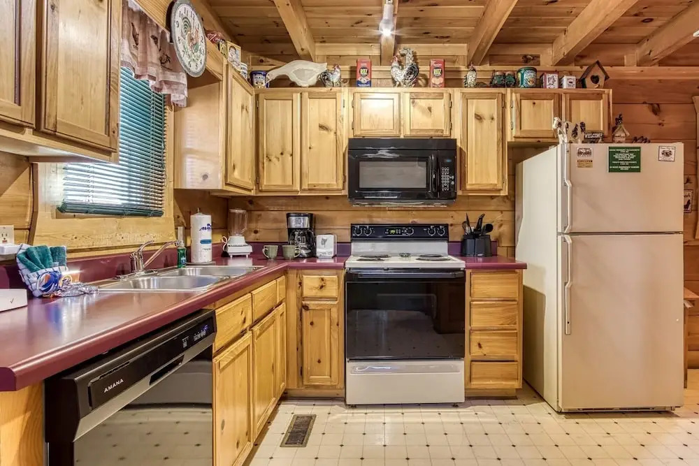ER84 - Serenity Summit - Great location, Close to all the action! cabin