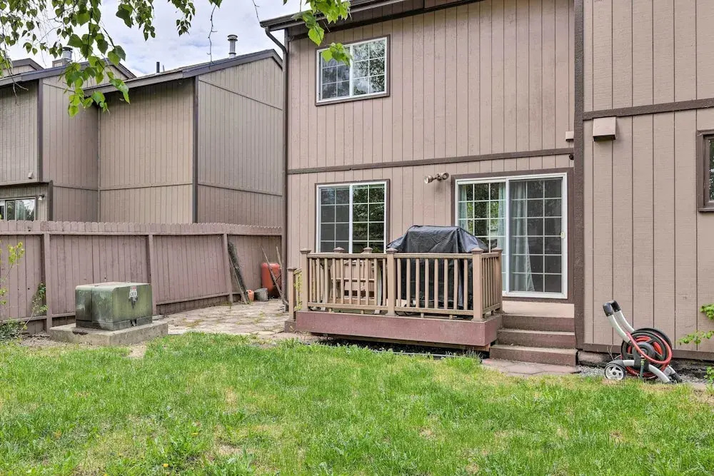 8 Mi to Dtwn Achorage! Home w/ Pet-friendly Yard
