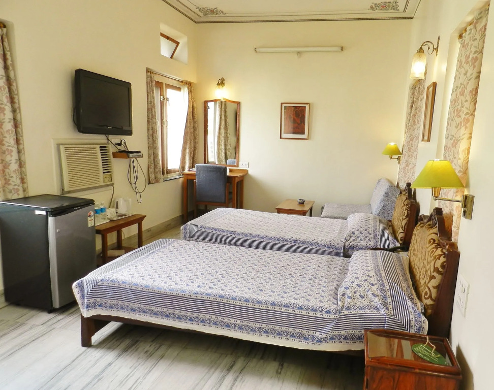 Hotel Arya Niwas