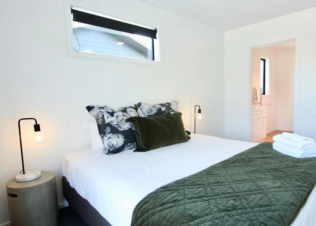 Stow Wanaka 4 -Charming Space, Just a Stone Throw from Central Wanaka