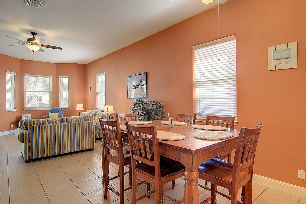 Tropical Niche 3 Bedroom Home by Redawning
