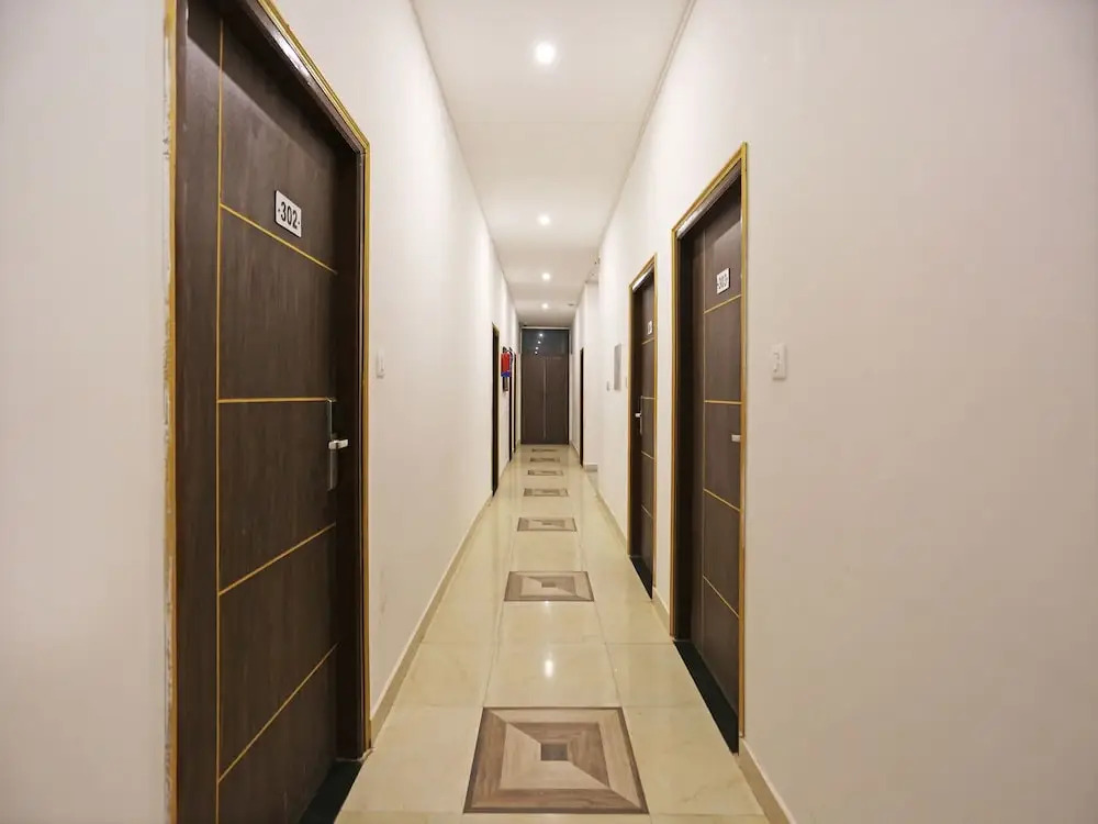 OYO Flagship 120 Gupta Inn Cantonment