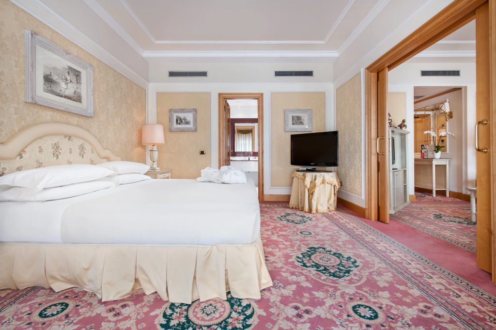 Отель Royal Hotel Carlton