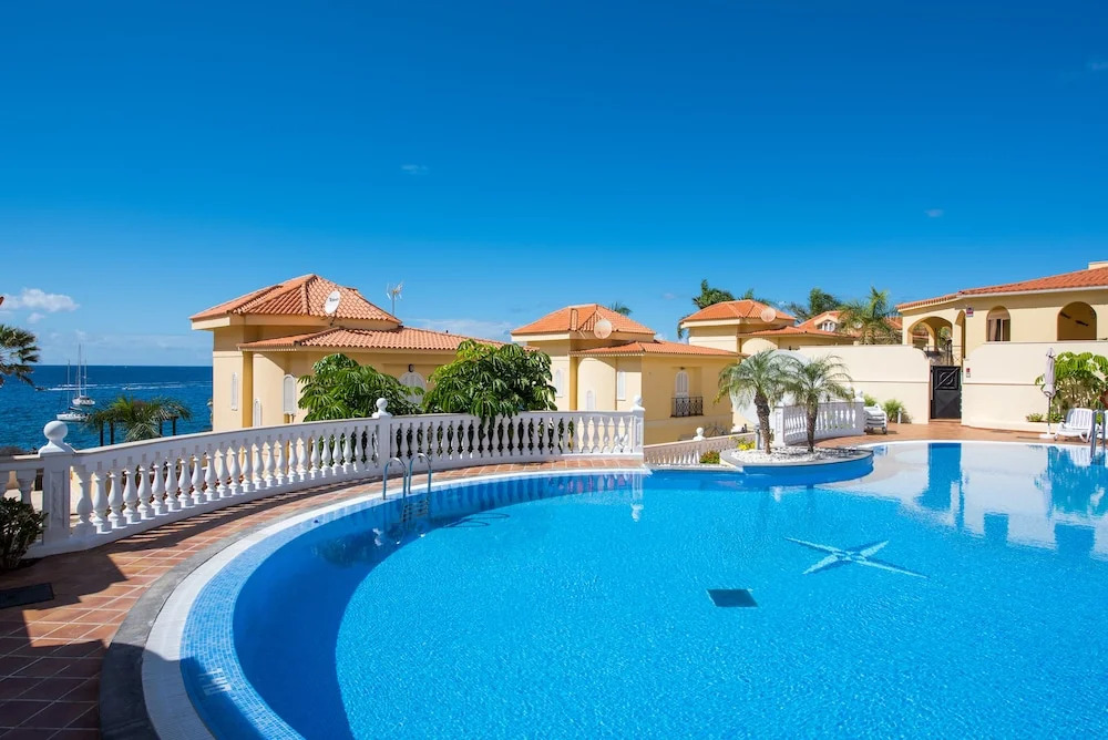 TROPICAL VILLA! Sea Front Terrace!