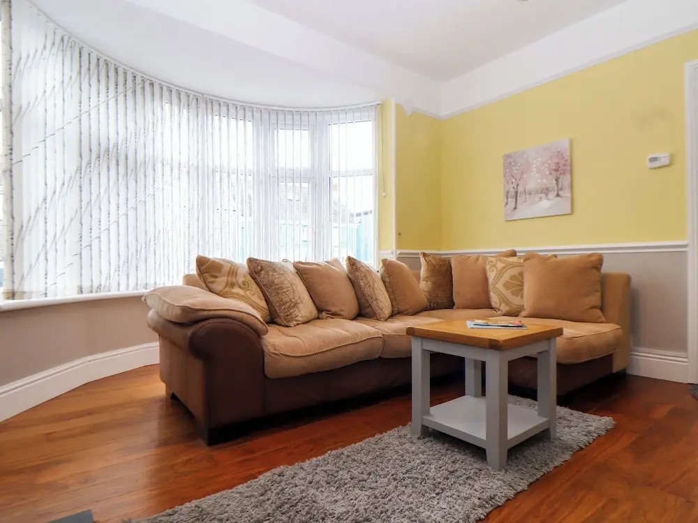 Flat 1 Niles Place