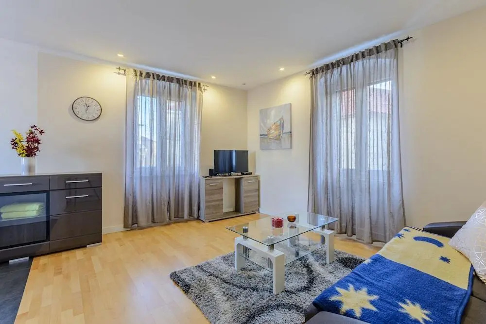 InMotion Luxury Rooms