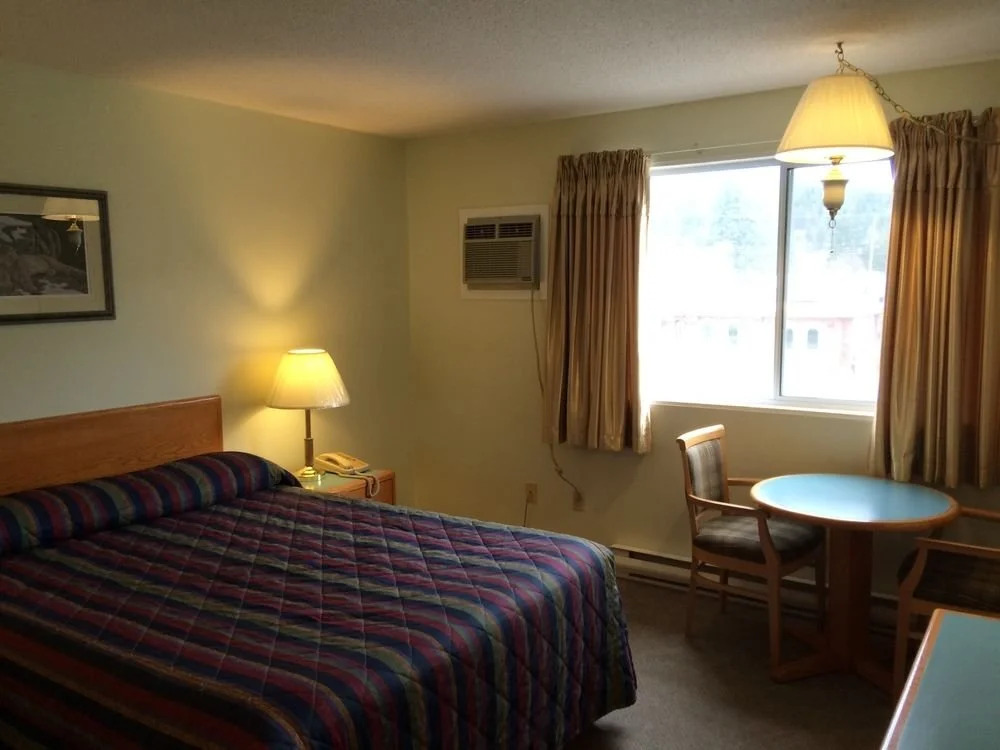Selkirk Inn