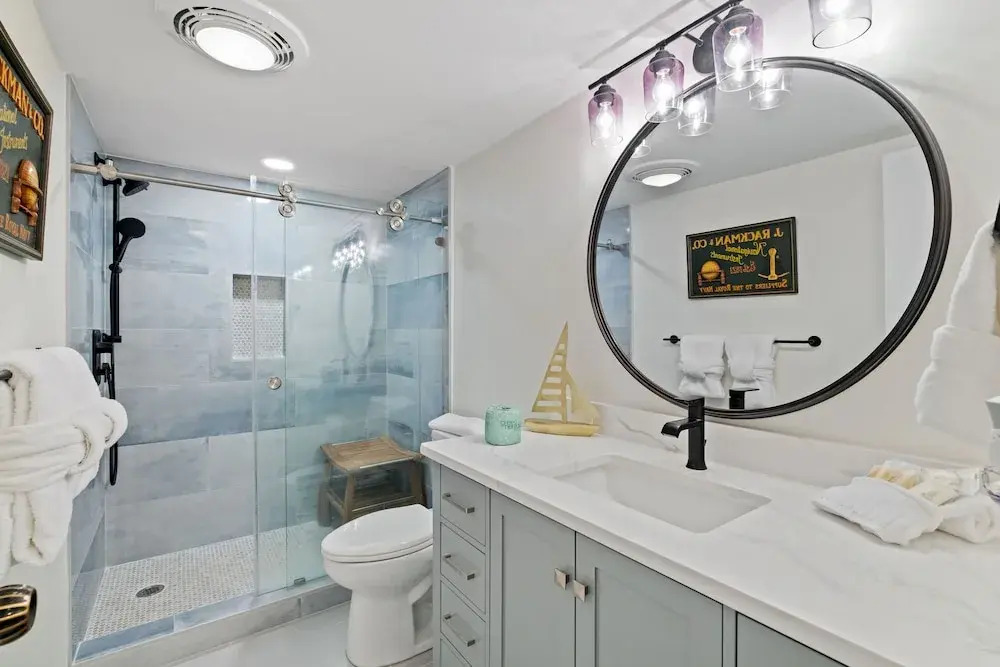 Relax By Pool: Harbour Town Resort Condo