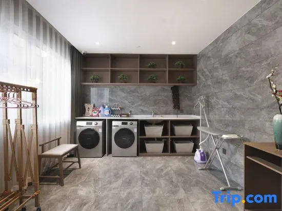 Moshang Qingju Hotel (Xinyang Huaibin West Asia Meiyue Plaza County Government Store)