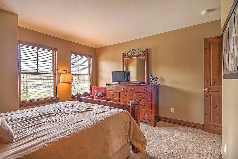 Highland Greens Oak 4 Br townhouse by RedAwning