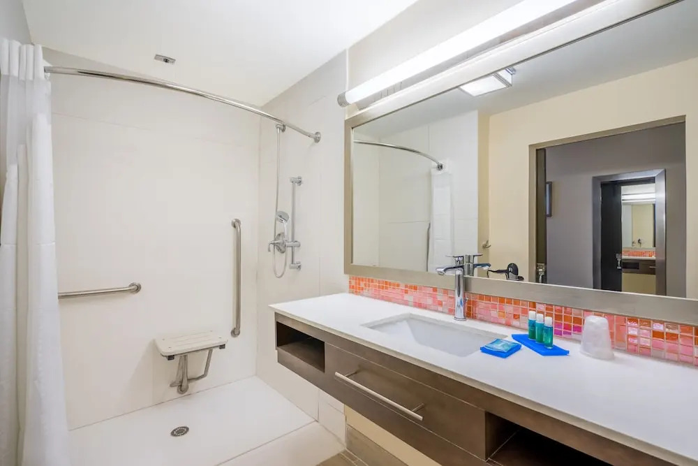 Holiday Inn Express and Suites Nassau