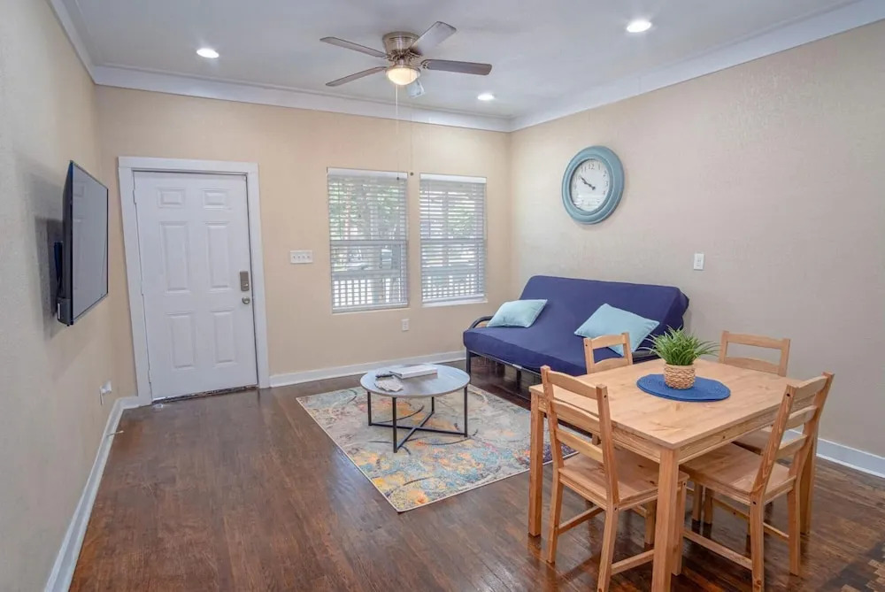 Fabulous Newly Renovated 1br/1ba Near Downtown