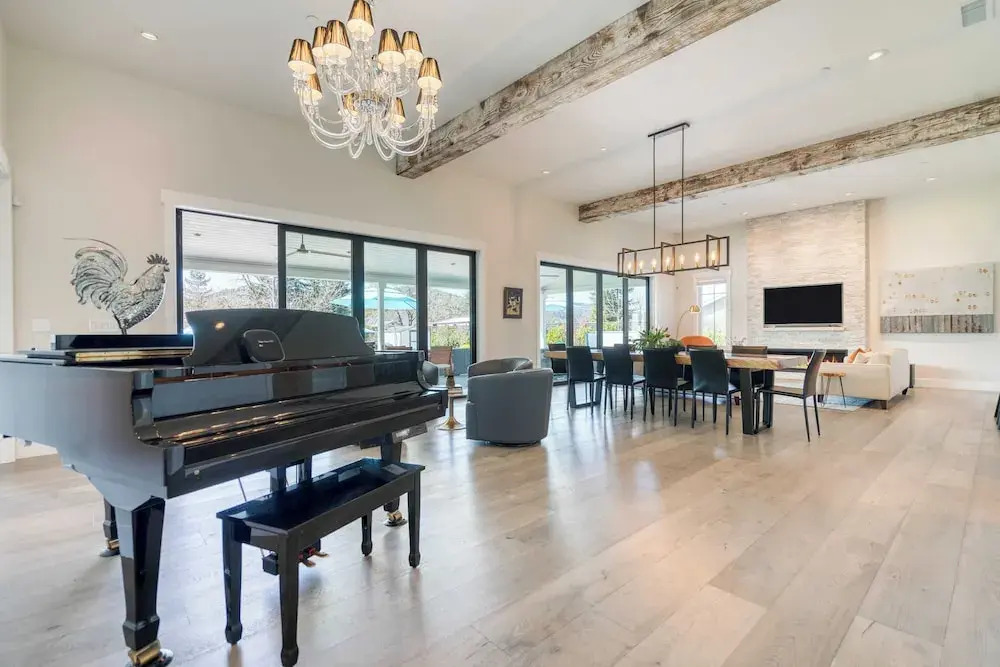 Luxe, Pool, Spa, Fire Pit, Game Room, Piano Sonoma Pool Retreat by Avantstay