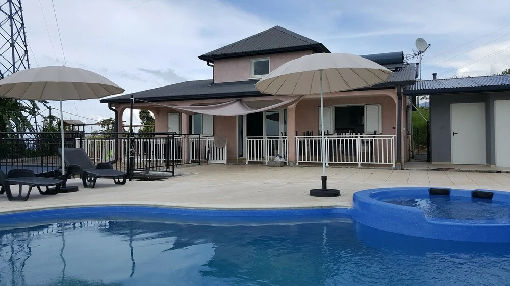 Villa With 4 Bedrooms in Saint-benoît, With Wonderful sea View, Privat