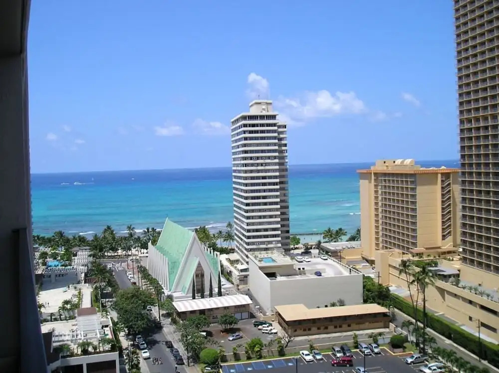2-0704 Waikiki Banyan
