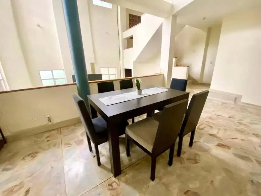 Casa con parking y terraza en sector exclusivo