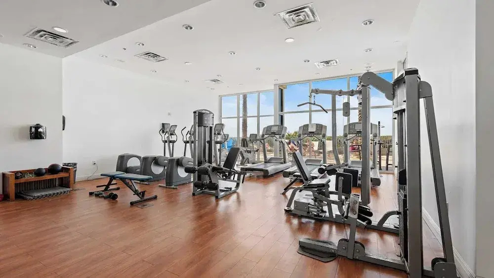 2 Beachfront Condos BBQ Balconies, Resort Pool, Hot Tub + Direct Beach Access