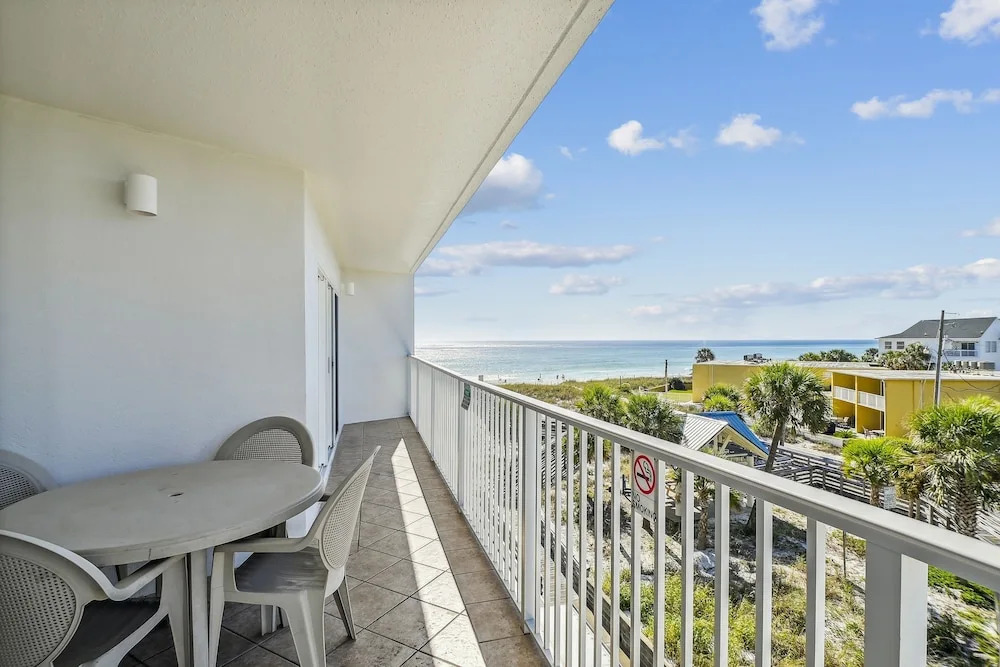 Seacrest 402 is a 2 BR Gulf Front on Okaloosa Island by RedAwning