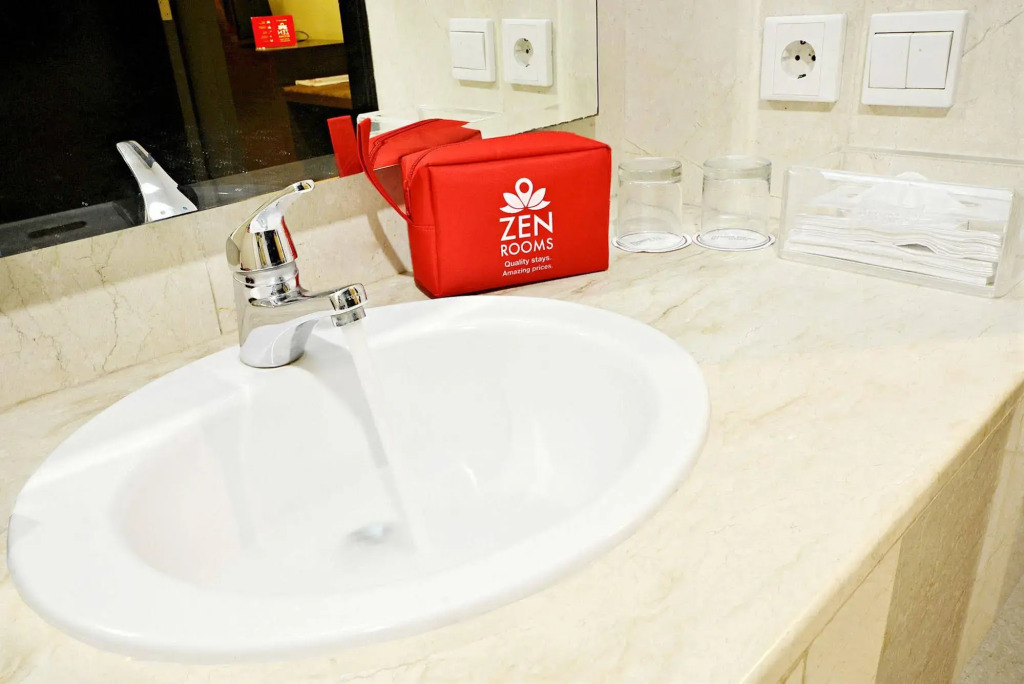 ZEN Rooms Bandengan Selatan
