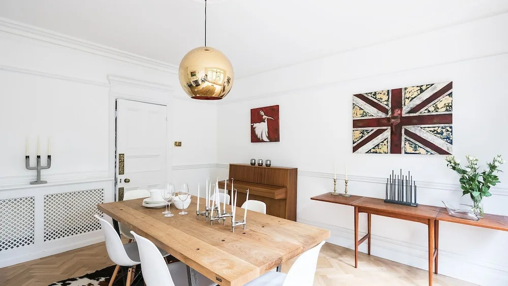 Beautiful, Grand House - Modern Art-Filled Interior
