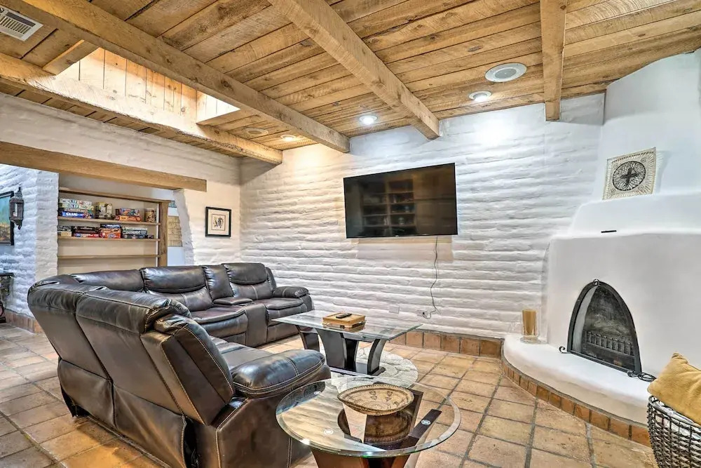 Las Cruces Home La Casa Blanca w/ Courtyard