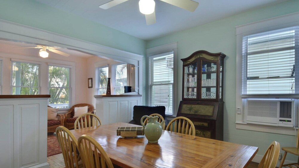 First Breath by Avantstay Close to Old Town w/ Pool Month Long Stays Only