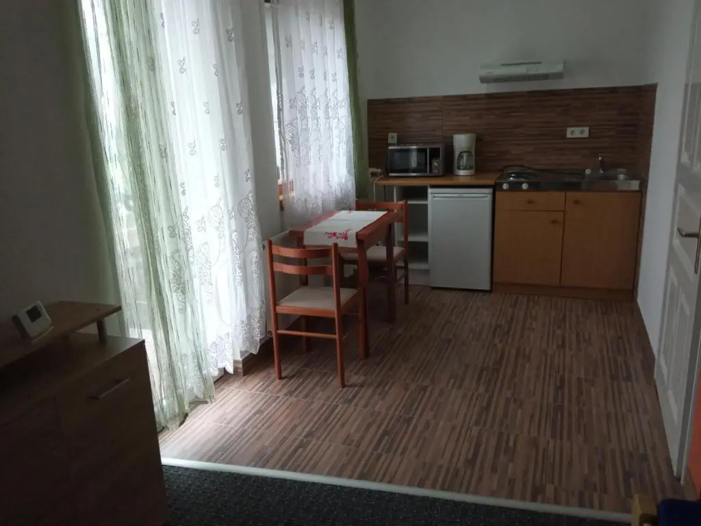Holiday Apartmanház