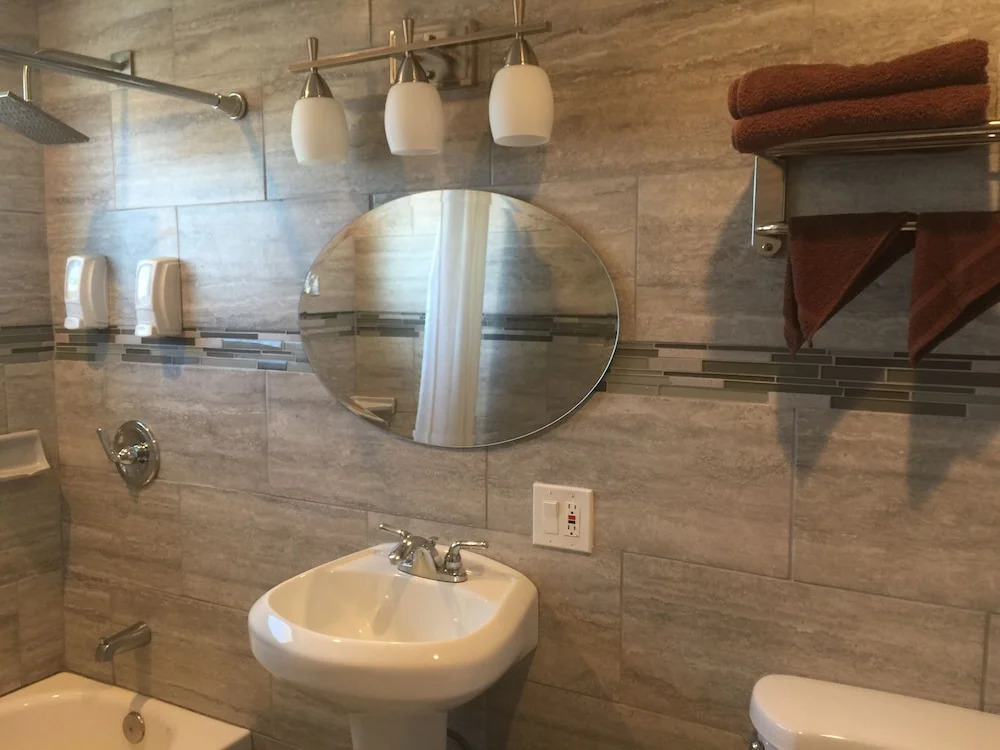 Tradewinds Airport Hotel