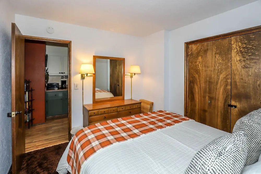 Moonridge Cottage-1817 by Big Bear Vacations