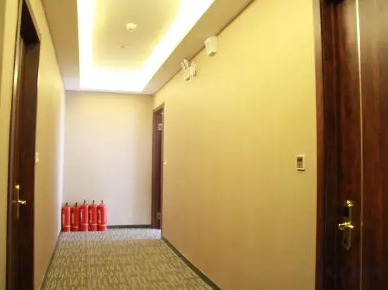 Longjiang Express Fashion Hotel (Harbin East Railway Station Branch)