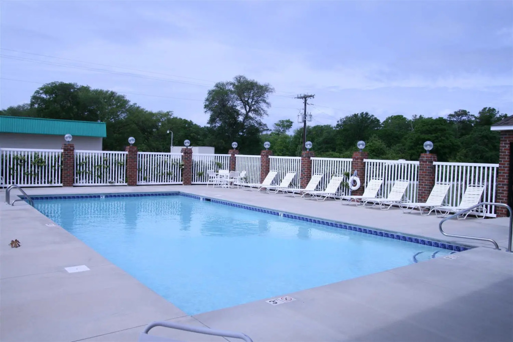 The Windstar Hotel - Emerald Isle, Swansboro