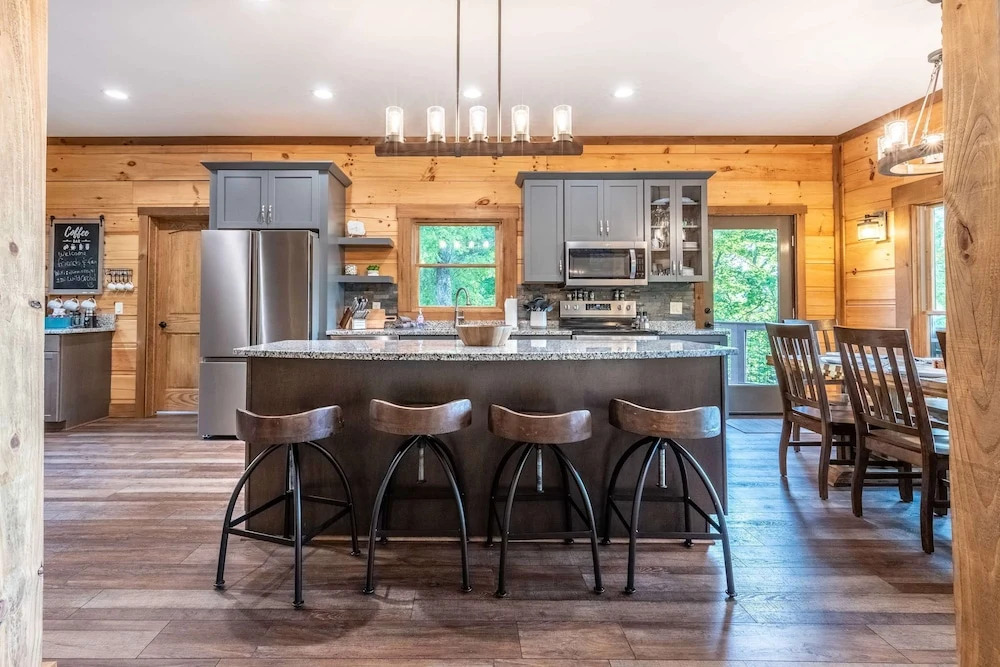 Luxury Cabin Lake View Access Theater Game Room