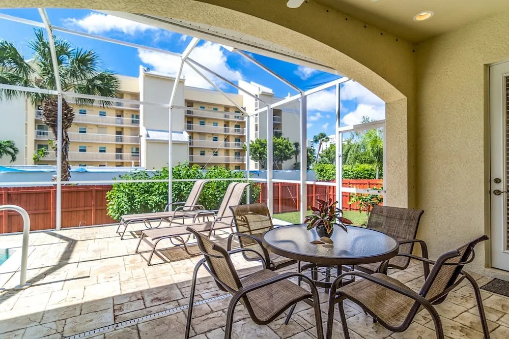 816 Seagrape Home 3 Bedrooms 2 Bathrooms Home
