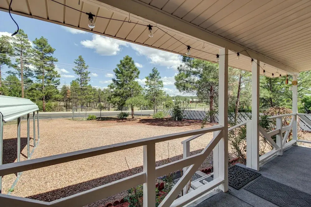 Furnished Porch + Gas Grill: Lakeside Cottage Stay