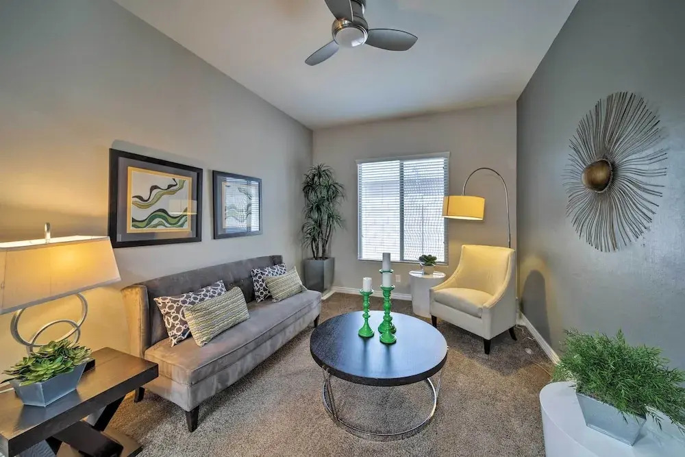 Hot Tub & Putting Green: Home in Surprise