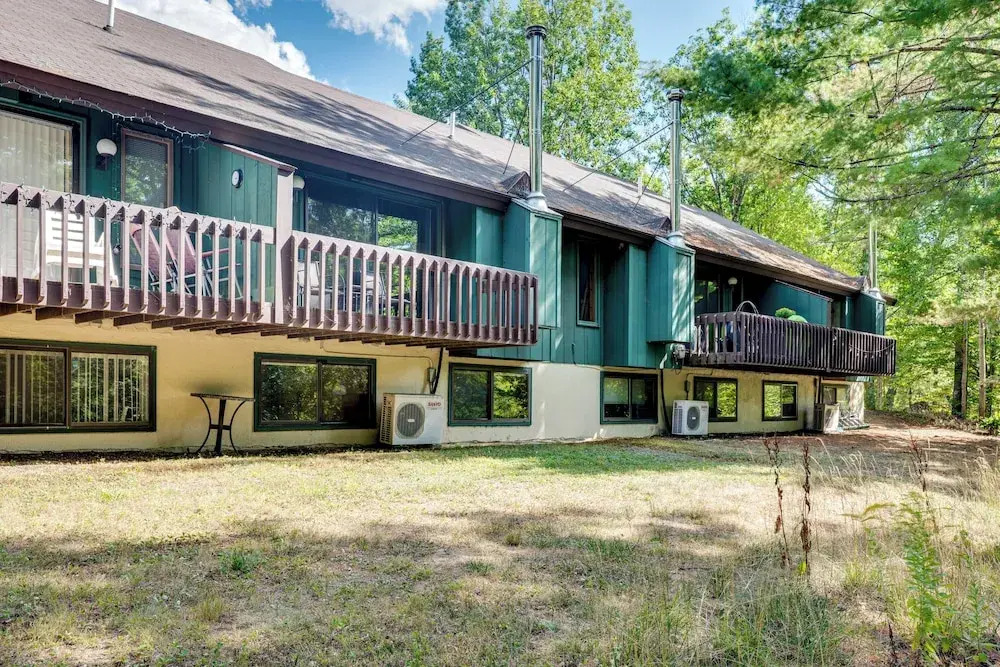 Near Skiing & Hiking! North Conway Gem w/ Balcony