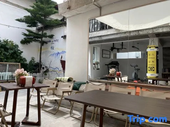 Third Ji International Youth Hostel