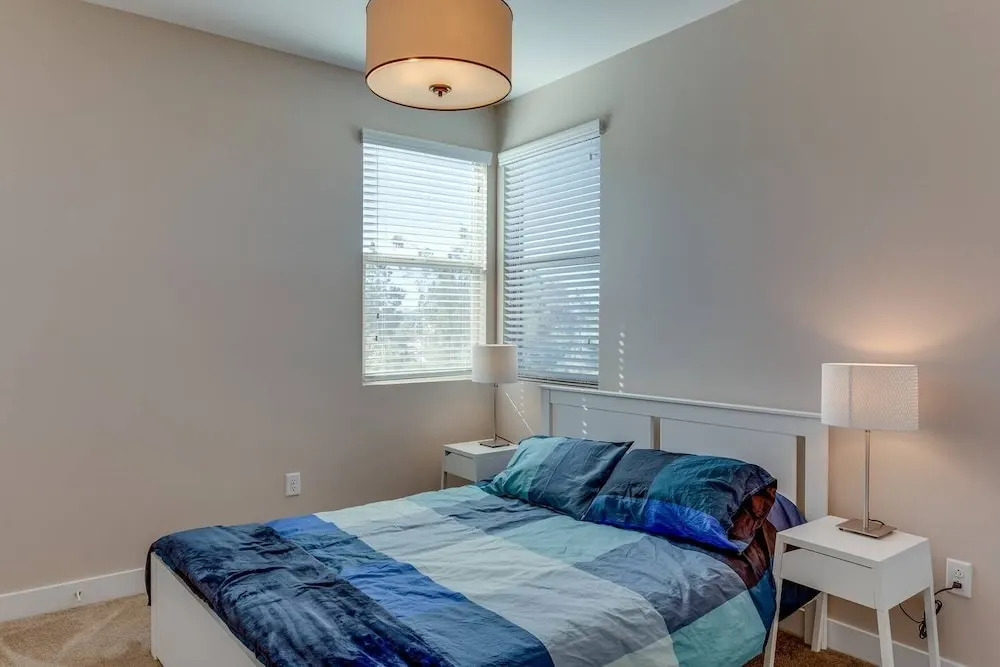 Stunning Home With Access To Pool & Great Location