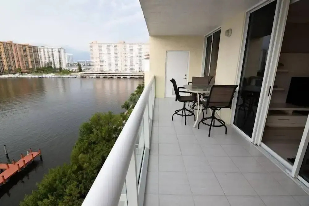 Spectacular Bay View 2 Bed 2 Bath @ Golden Bay Sunny Isles Beach
