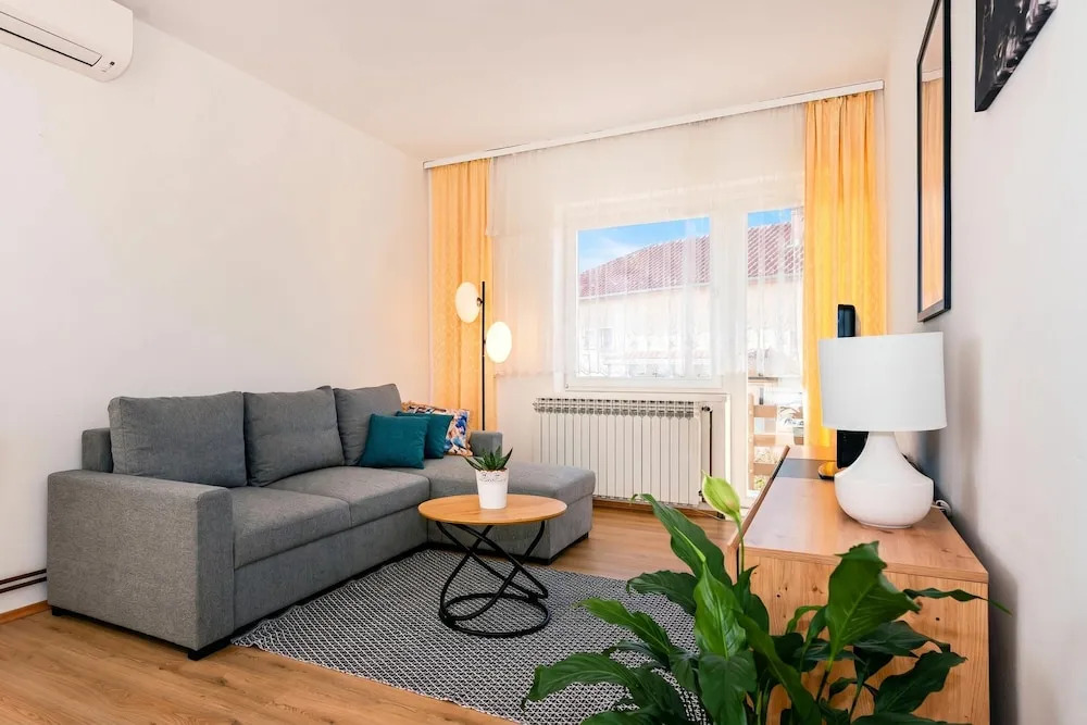 Spacious 2 Bedroom Apartment With Balcony