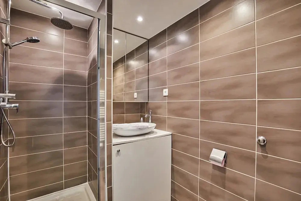 Modern Studio Montaigne Champs Elysees