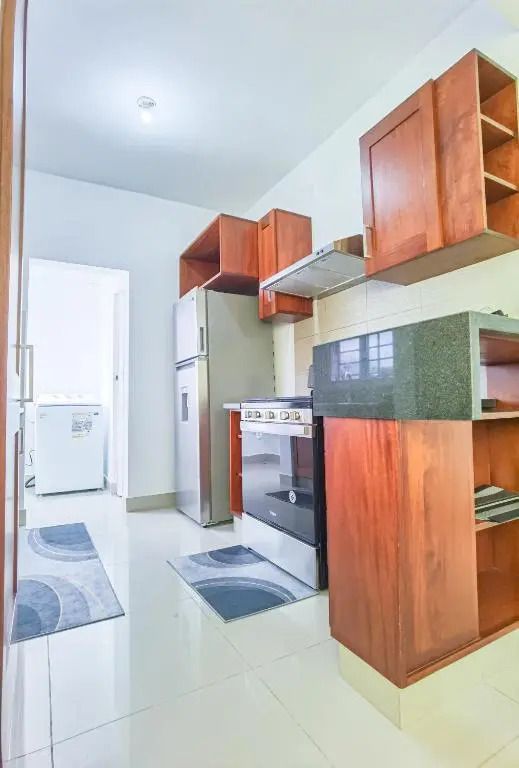 Se renta apartamento amueblado , ubicados en Santiago , 3 habitaciones , 2 bańos , 2 parqueo , área de juego y Piscina.