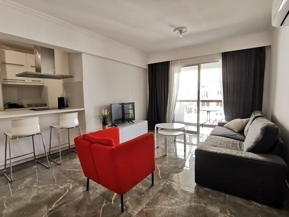 Naxou Modern Residence Staycom