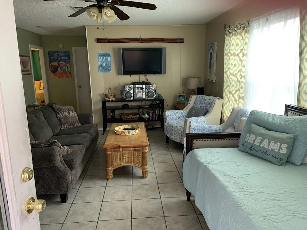 2nd Row-beachside, Sleeps 12, 4 Bedrooms, Gulf Views, Wifi, 3 Tvs, Dogs Allowed